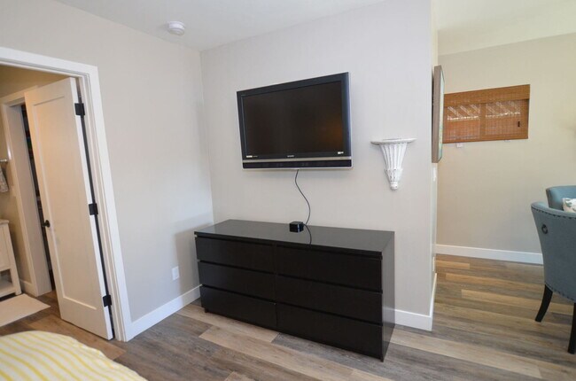 Photo - Charming Studio Guest house: Furnished Vac...