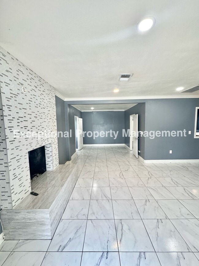 Photo - 8047 Laurel Ave Unit Main