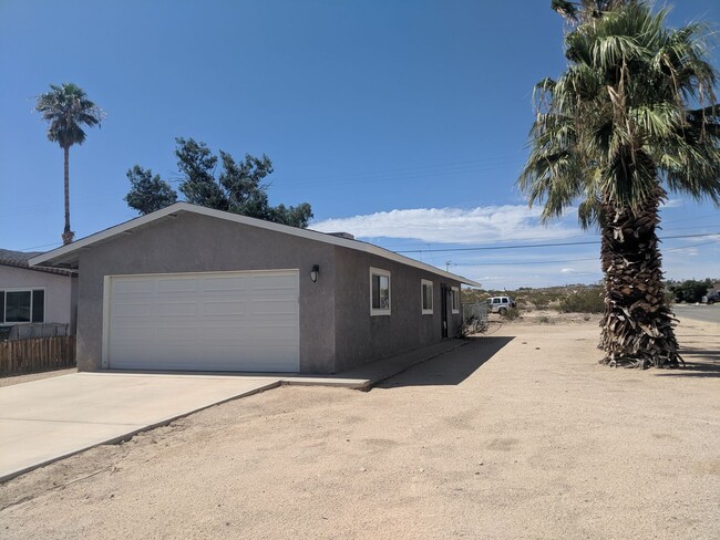 Building Photo - Cute and cozy 2 bedroom 1 bath Rental