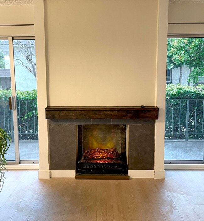 Fireplace - 5625 Windsor Way Unit 101