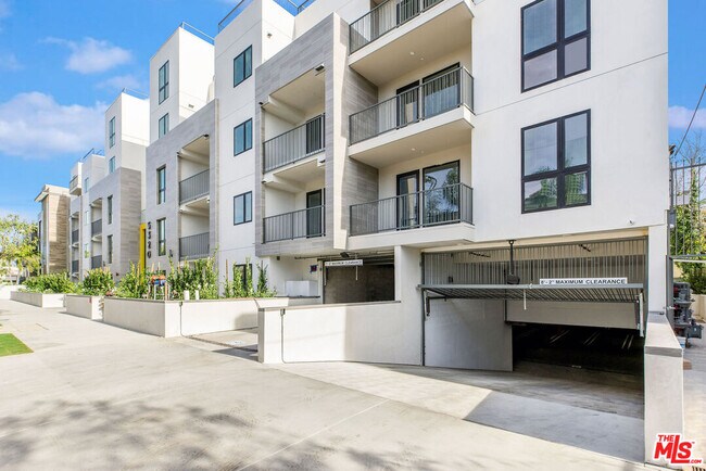 Building Photo - 5320 Cartwright Ave Unit 406