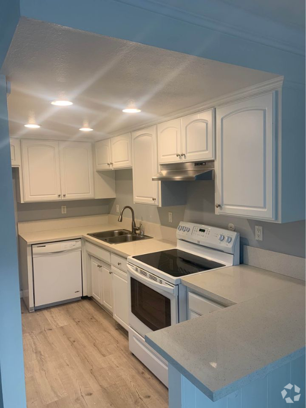Building Photo - 1409 Superior Ave Rental
