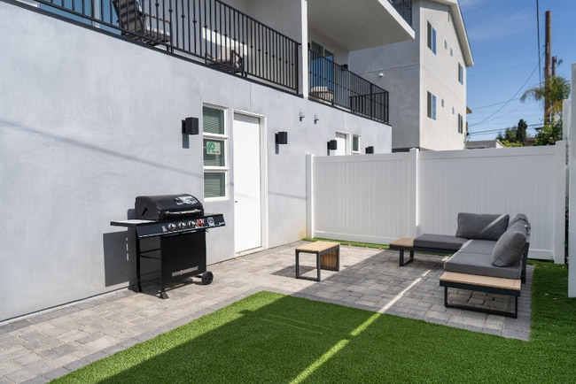 Photo - 4833 Riverton Ave