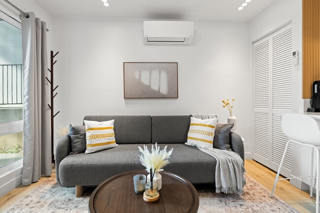 Building Photo - 2207 Ocean Front Walk