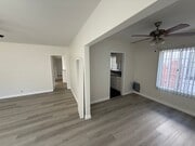 Photo - Beautiful 2 Bedroom Belmont Shore Apartment for Rent - Garage Parking Included! Unit #A