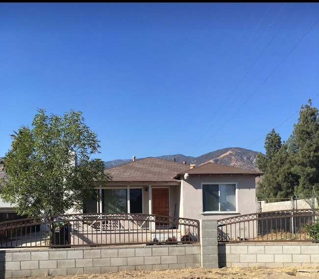 Front of the house - 292 E 42nd St Unit 1