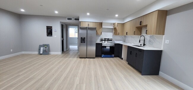 Photo - 5725 Klump Ave