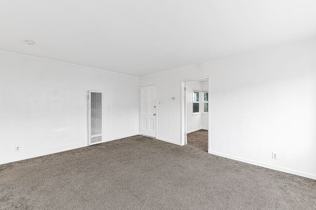 Photo - 530 W 9th St Unit 04