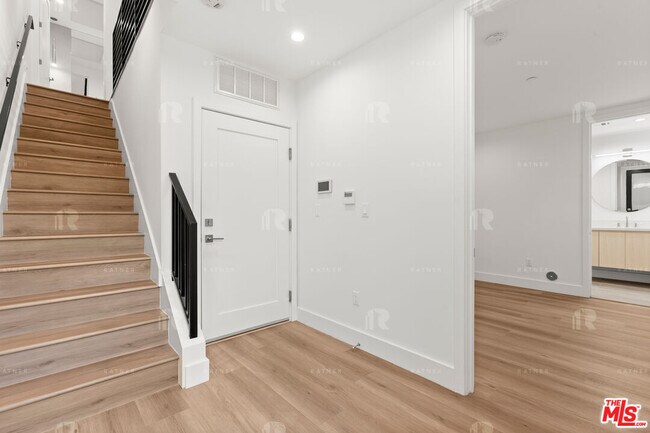 Photo - 1541 1/2 Hi Point St