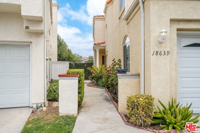 Photo - 18639 W Nathan Hill Dr