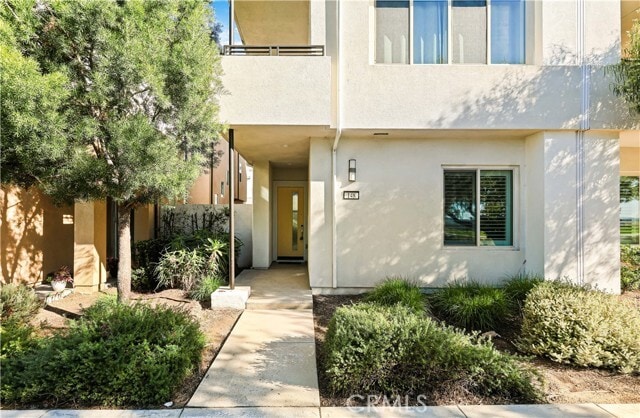 Building Photo - 148 Spectacle