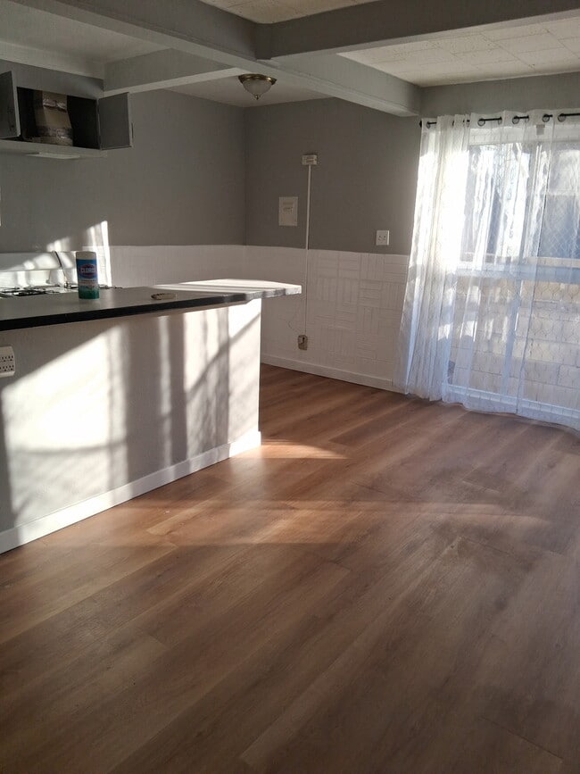 Photo - 1548 N Kingsley Dr