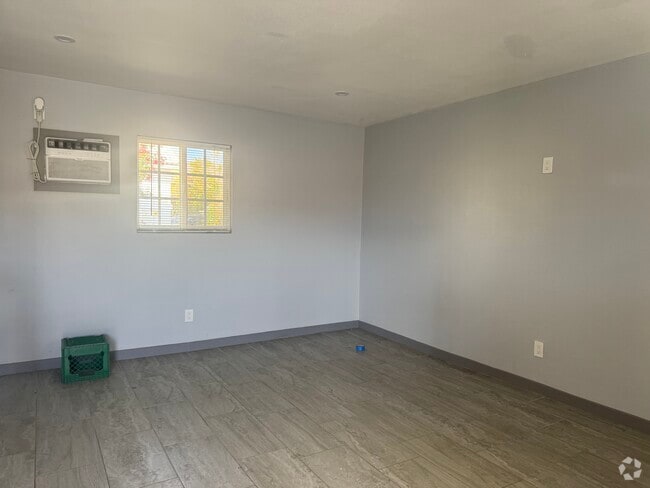 Building Photo - 13751 El Cajon Dr Unit 1 Rental