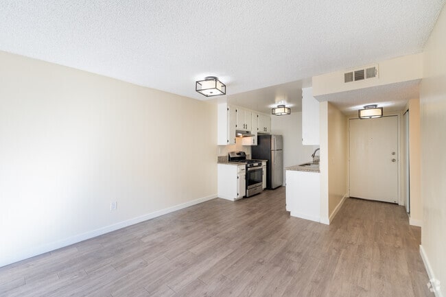 1BR, 1BA - 650SF - Dining Room - 11817 Victory Blvd