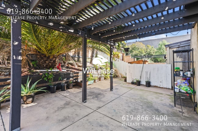 Photo - 1886 Manzana Way