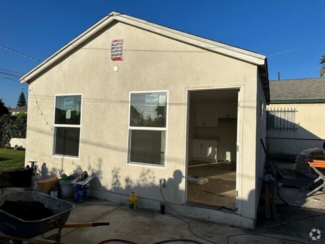 Building Photo - 946 E 105th St Unit 944 E 105th Street Rental