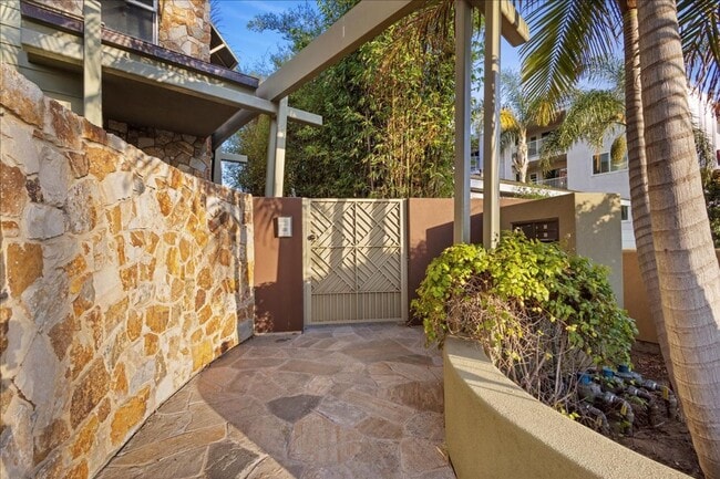 Photo - 411 Orange Ave