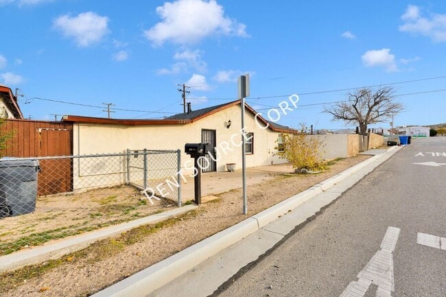 Photo - 1040-1042 Flora St