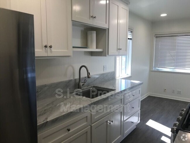 Building Photo - 1125 1/2 Foothill Blvd Rental