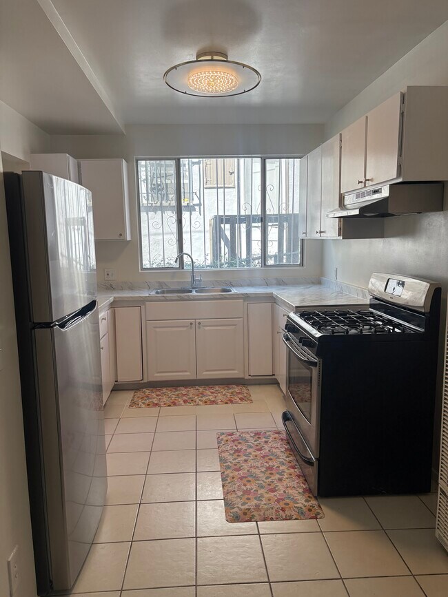 Photo - 434 N Lake St