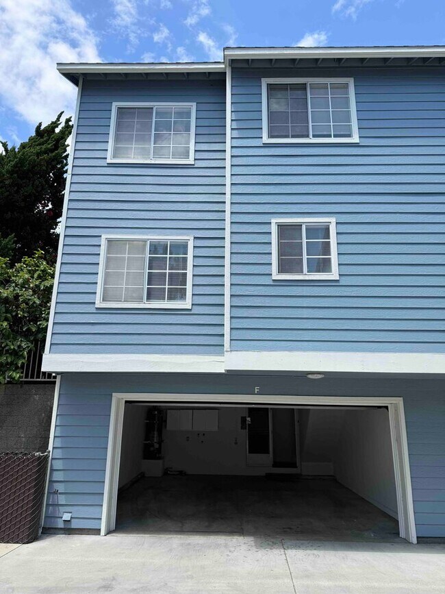 Photo - Gated Community - Updated Harbor City Townhome - 3 bed / 2.5 bath