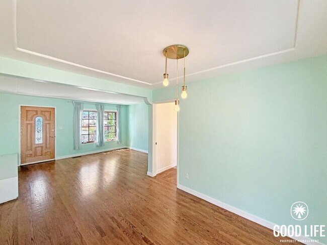 Photo - 4521 Maple Ave