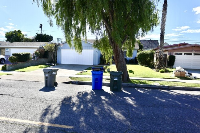 Building Photo - 422 Avenue E