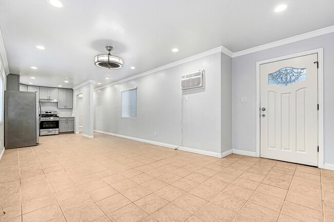 Photo - 400 W 109th St