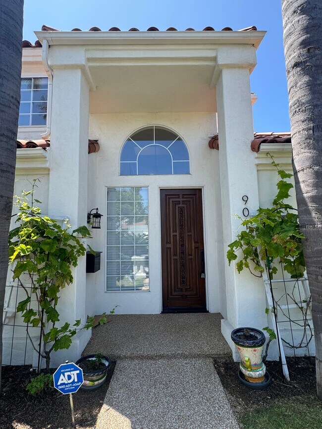 Photo - 901 Beryl St