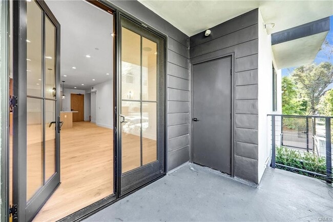 Photo - 10352 Riverside Dr Unit 102A