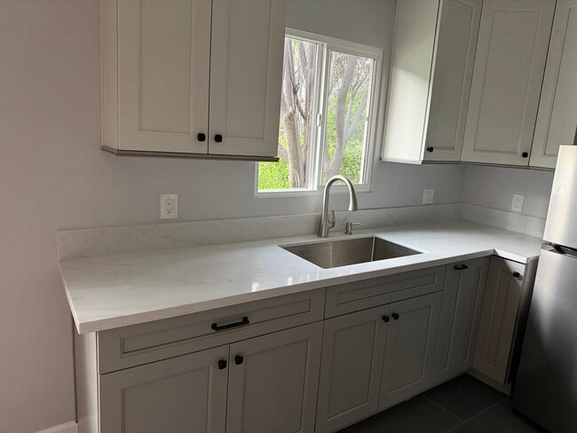 Building Photo - 170 Monterey Rd Unit Newly Remodeled 1 Bedroom