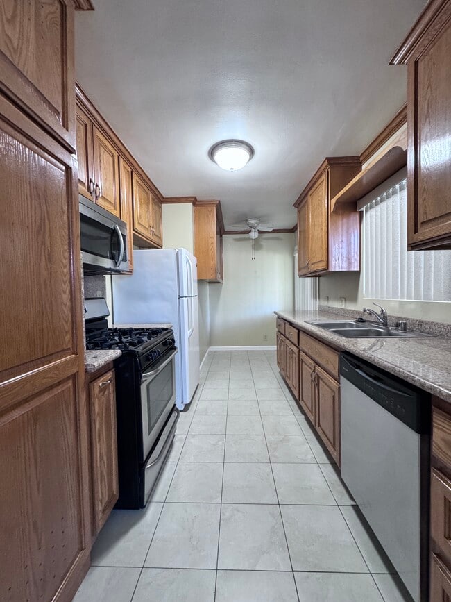 Photo - 3676 Redondo Beach Blvd Unit A