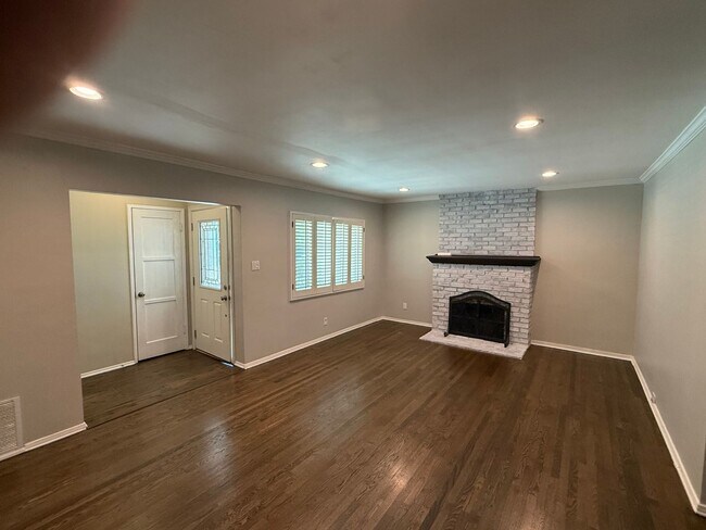Photo - Lovely 3 Bedroom House w/ Finished Garage