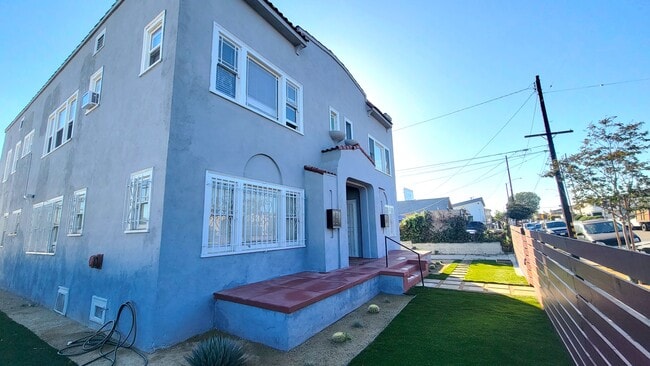 Photo - 3536 W 60th St Apartments
