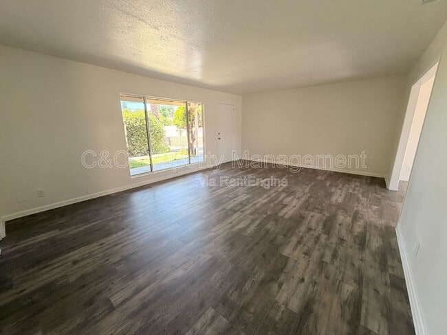Photo - 219 Plymouth Dr Unit B