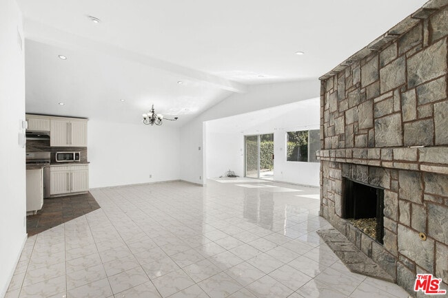 Photo - 20500 Archwood St