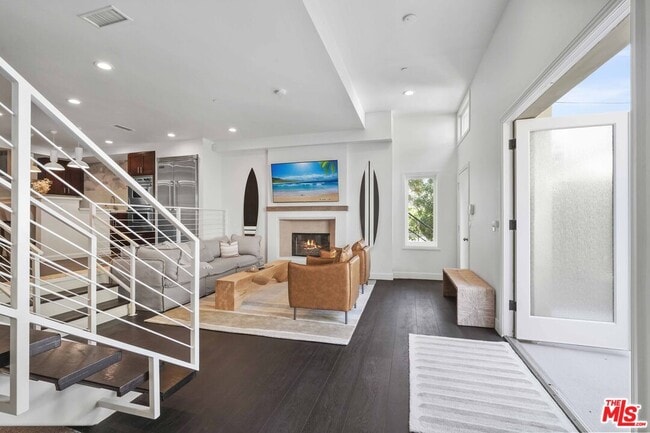 Photo - 9842 Portola Dr