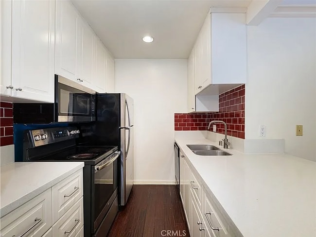 Photo - Top Floor 2bd/2ba Condo in the Heart of Playa Del Rey!