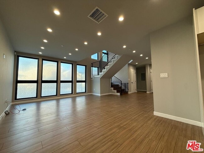 Photo - 9904 Laurel Canyon Blvd