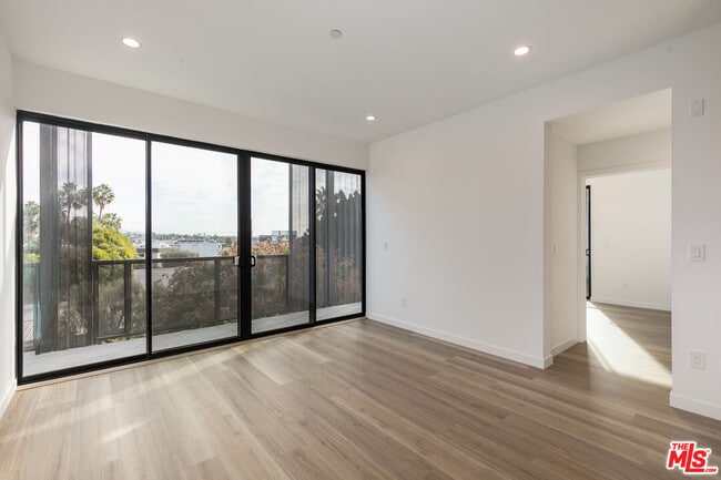 Photo - 829 Larrabee St Unit PH 404