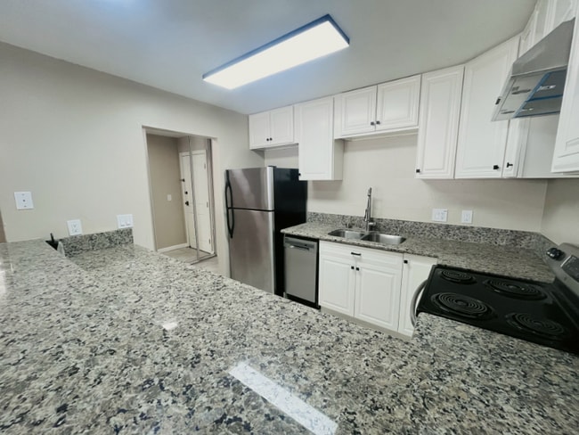 Photo - 3030 Suncrest Dr