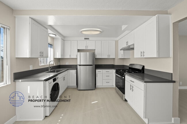 Building Photo - 12236 Manor Dr.