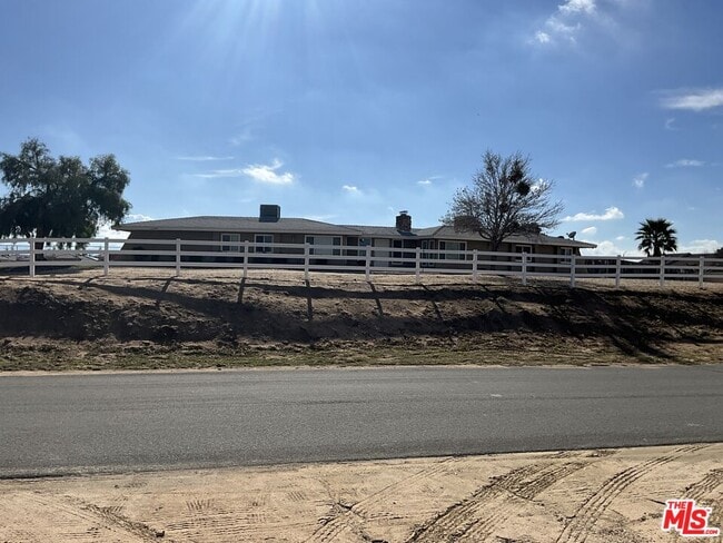 Photo - 19125 Ottawa Rd