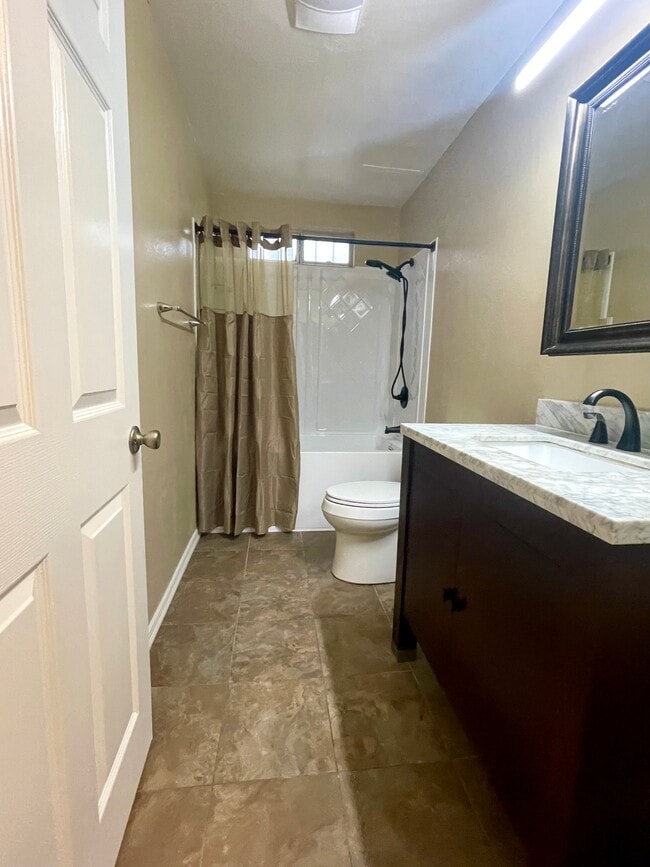 Photo - 3035 S Palm Grove Ave Unit 3035 South Palm Grove Ave, Los Angeles