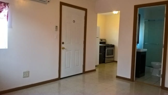 Quiet residential area - 425 S 6th St Unit Studio