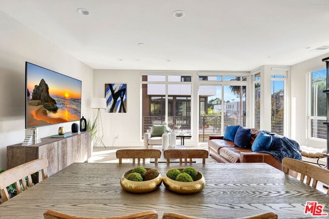 Photo - 1414 1/2 N Stanley Ave