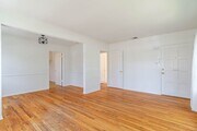 Photo - 4950 Newcastle Ave