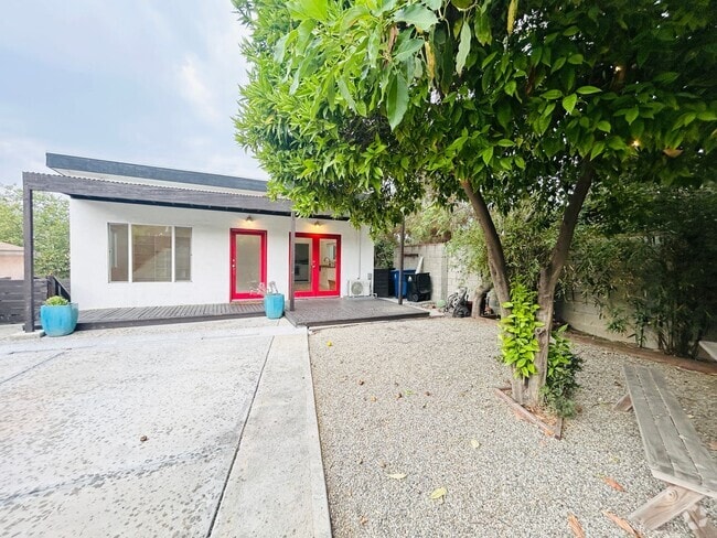 Building Photo - Chic 2-Bed, 2-Bath Home with Gated Yard in...