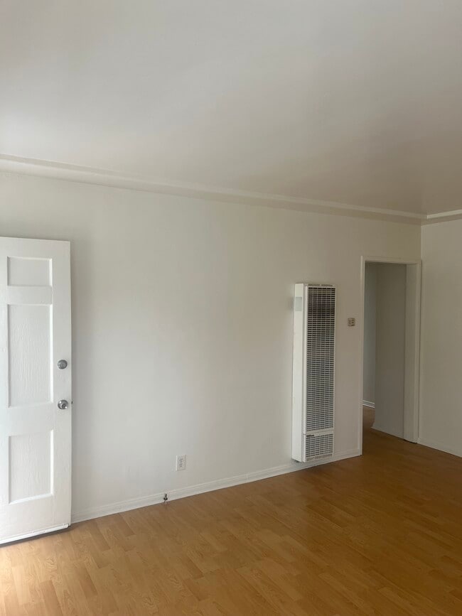 Photo - 511 N La Brea Ave Unit B