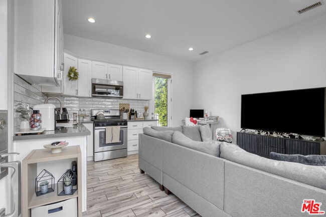 Photo - 7310 Woodley Ave